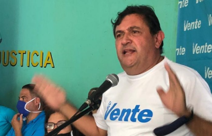 Alviárez cuestionó severamente las restricciones impuestas a diversas organizaciones democráticas