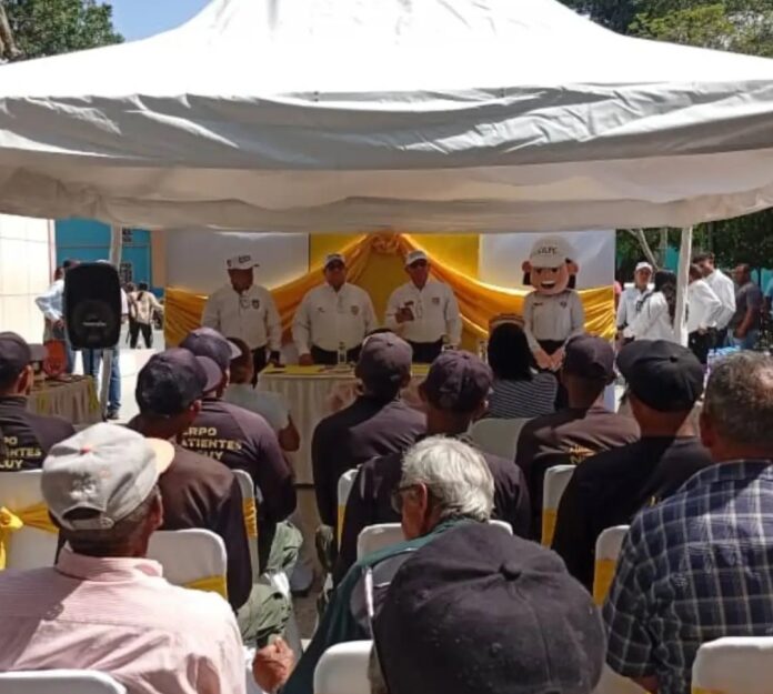 Personas adultas y jóvenes se sumaron a la charla