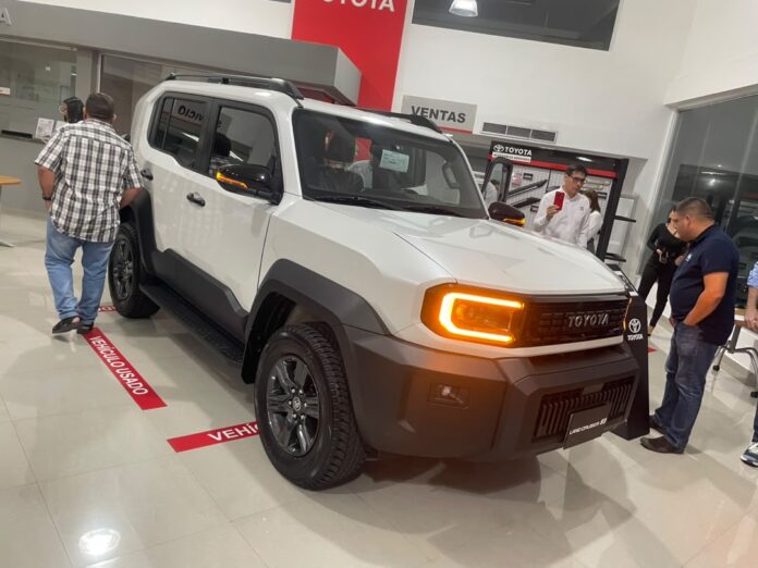 La ocasión fue propicia para presentar un vehículo que representa la evolución de un modelo muy querido por todos: la camioneta Land Cruiser FJ que ha llegado en ‘Modo Leyenda’