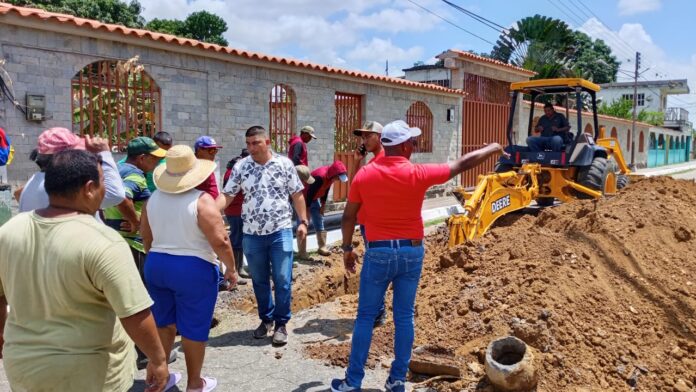 Sustituyen 320 metros de tubería de 8 pulgadas para el beneficio de 85 familias