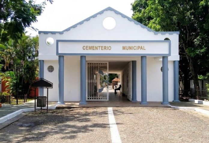 El camposanto se extiende sobre ocho hectáreas de terreno que resguardan más de un siglo de historia local