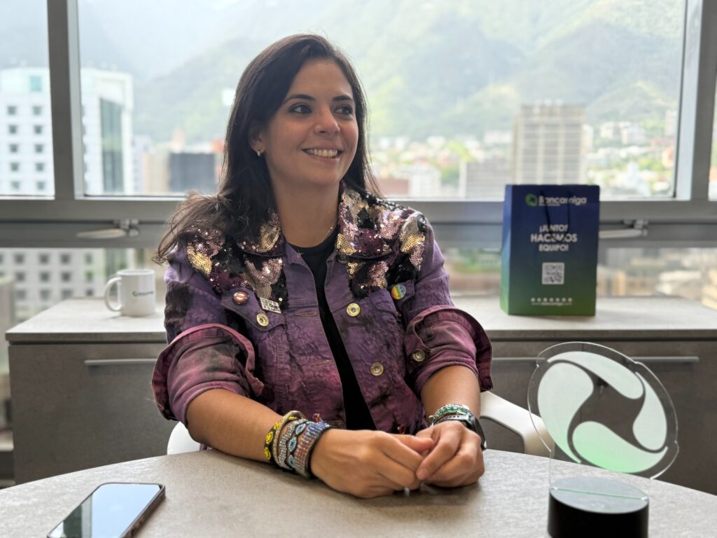 Para Djane Violet ser voluntaria de la FIFA significa mucho, porque su música lidera y representa a los voluntarios