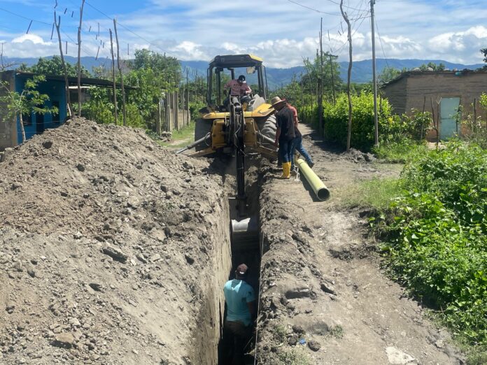 El alcalde del municipio Bruzual Carlos González dijo que han estado bastante activos con el tema de las aguas servidas
