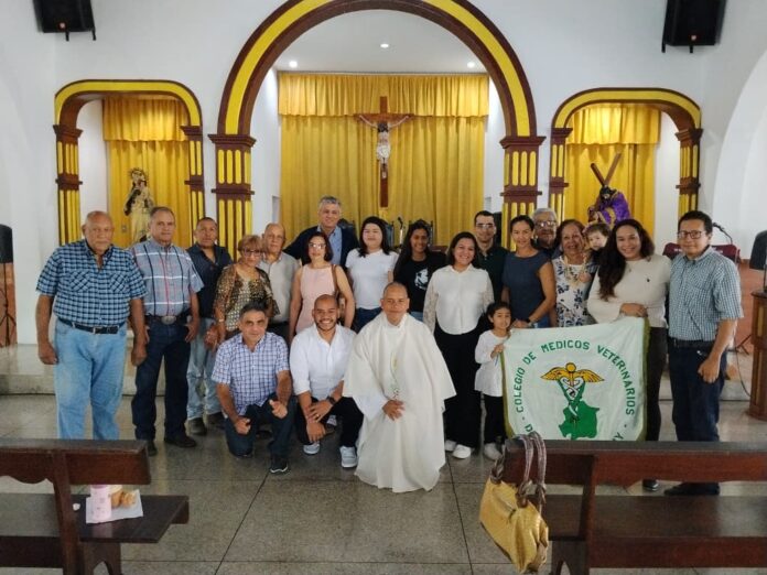 La misa fue en la iglesia San Rafael Arcángel en el municipio Independencia