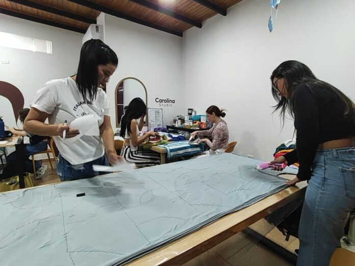 Esta es una iniciativa liderada por la diseñadora Griselda Calzada en el municipio San Felipe del estado Yaracuy, junto a un grupo de amigas