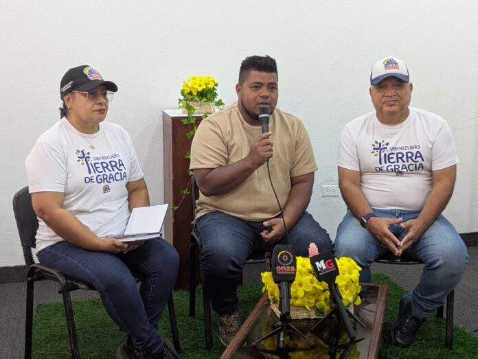 Rosaura Sánchez, Danilo Castillo y Franyer Tron, pastores y miembros del equipo organizador de la Marcha para Jesús, ofrecieron una rueda de prensa la mañana de este jueves 30 de julio para invitar a todos los ciudadanos a sumarse a esta iniciativa.