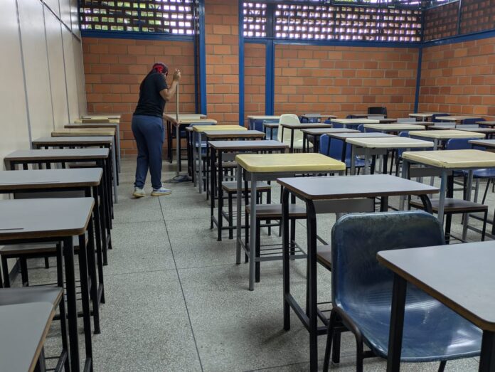 En la UPTYAB están con las labores de limpieza en las principales áreas
