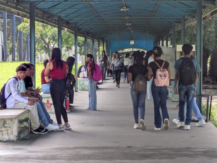 En las diferentes sedes hubo una buena asistencia de alumnos de los diversos programas de formación.