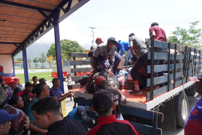 En el área metropolitana de Yaracuy existen diversos centros de acopio, entre ellos, el de Cáritas, ubicado en la Curia Diocesana (detrás de la Catedral de San Felipe) y el que fue fijado en el Cuerpo de Bomberos, en el municipio Independencia.