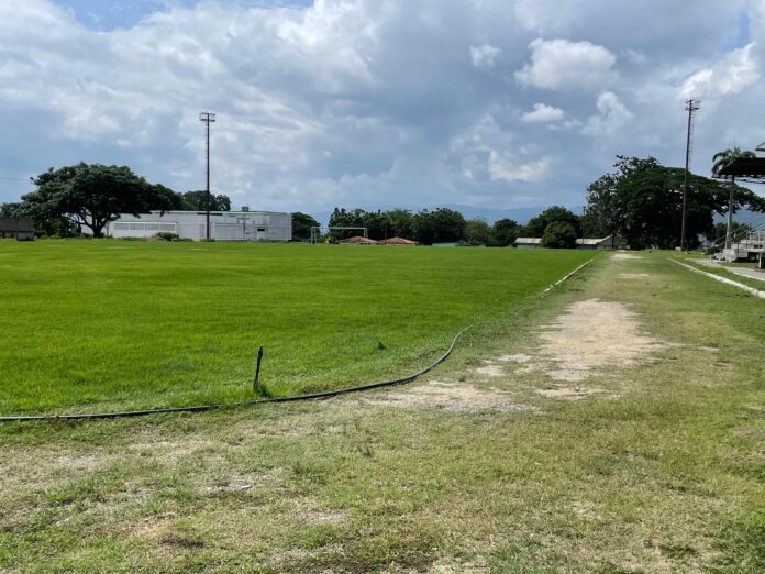 En continuo avance se mantienen los trabajos de rehabilitación que realiza la Alcaldía del municipio Bruzual en el polideportivo de San Antonio