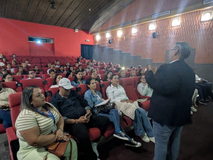 La capacitación estuvo encabezada por Víctor Alí Díaz, coordinador regional de la oficina de Registro Civil.