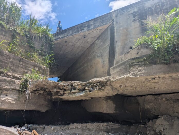 Explicaron que el incremento del cauce y la erosión del terreno han ido afectando la estabilidad del puente en la Carretera Panamericana