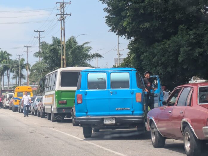 Señalaron que las estaciones de servicio se hacen cada vez más insuficientes para todo el parque automotor.