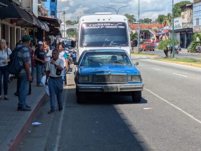 Los entrevistados señalaron que ellos entienden que aquellos que salen a “ruletear” lo hacen por necesidad, sin embargo, eso no quiere decir que no puedan cumplir con las normativas legales que sí hacen el resto de las asociaciones de transporte constituidas.