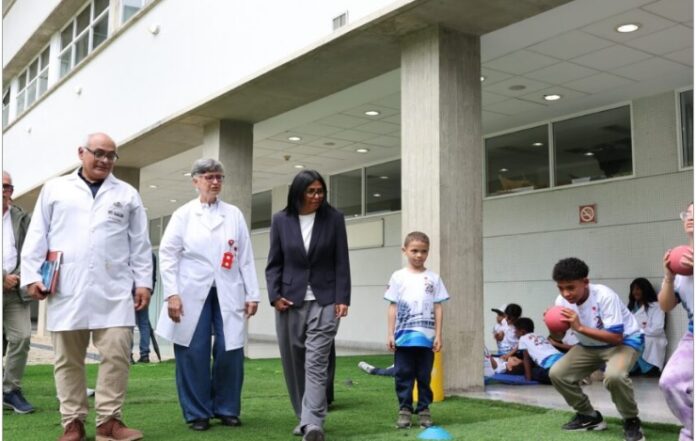 La mandataria visitó el Hospital Cardiológico Infantil Latinoamericano Dr. Gilberto Rodríguez Ochoa con motivo de su 20 aniversario