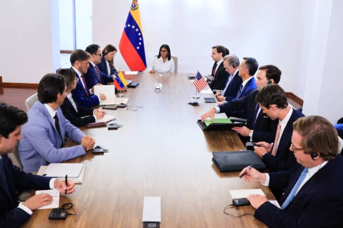 La presidenta encargada Delcy Rodríguez se reunió con el equipo de la mesa de diálogo social