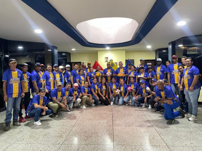 Entregaron uniformes e implementos deportivos a los más de 90 trabajadores de la corporación municipal que van a participar en la edición 14 de los Juegos Laborales