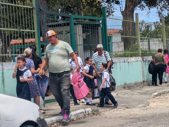 Recordemos que los estudiantes finalizaron las clases, prácticamente, en junio cuando se registraron los terremotos y casi cuatro meses después es que están retomando la rutina escolar.