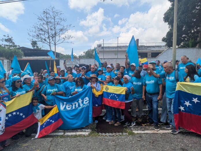 Los dirigentes se concentraron en la Plaza Morir es Nacer, en el municipio San Felipe, y llegaron hasta la Oficina Regional Electoral (ORE).