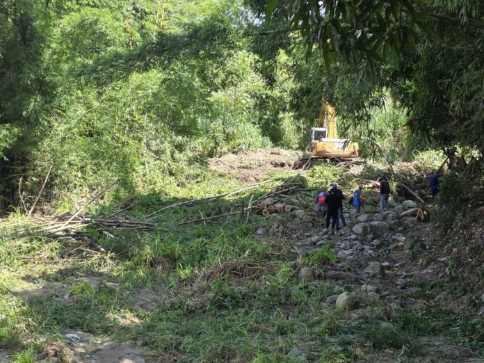 En el sitio se desplegaron cuadrillas de servicios públicos pertenecientes a la Alcaldía de San Felipe para realizar toda la recolección y remoción de escombros y sedimentos.