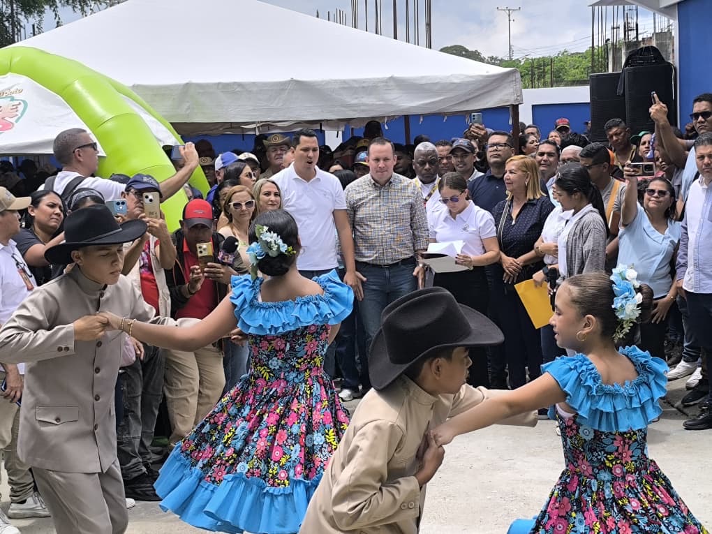 Durante la apertura hubo una presentación de danza nacionalista de la Escuela de Joropo Recio de Independencia