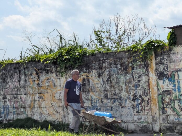 Habitantes también se quejaron porque la intermitencia en la distribución de agua potable por tubería no mejora