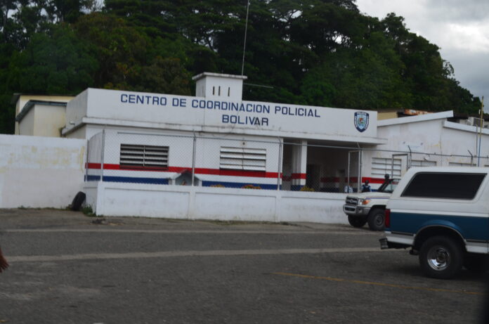 Los aprehendidos permanecen en el comando policial y se estima que este miércoles sean presentados ante un tribunal