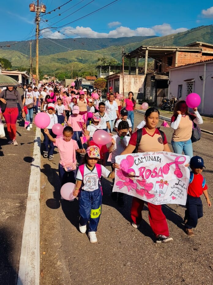 Niños y jóvenes recorrieron varias calles y avenidas de Cocorote