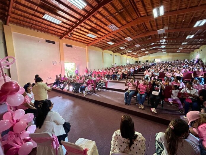 La actividad coordinada por el alcalde Pedro Bolaños y la Misión Venezuela Mujer fue desarrollada en el teatro Rafael Zárraga de la localidad.
