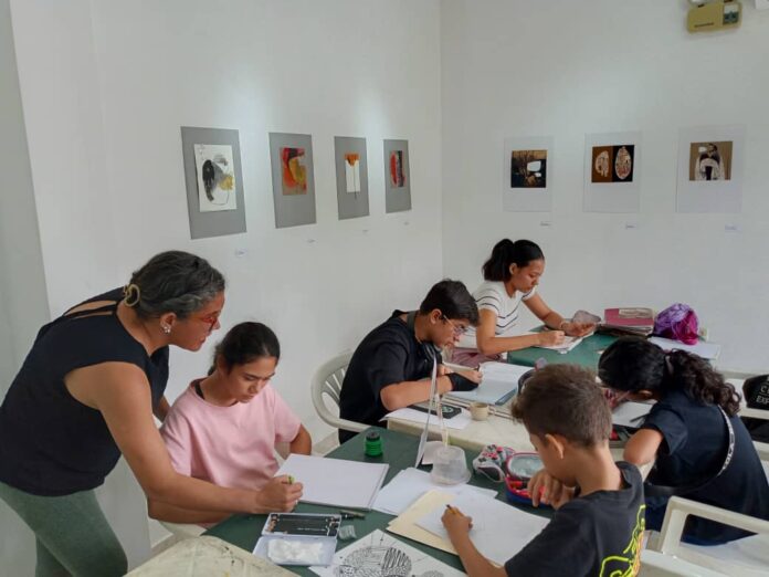 El proceso contará con un acompañamiento artístico a cargo de los artistas: Andreina Zavarce y Denny Muñoz (proveniente del estado Lara), Alexander Torrez y Arnaldo Yarza.