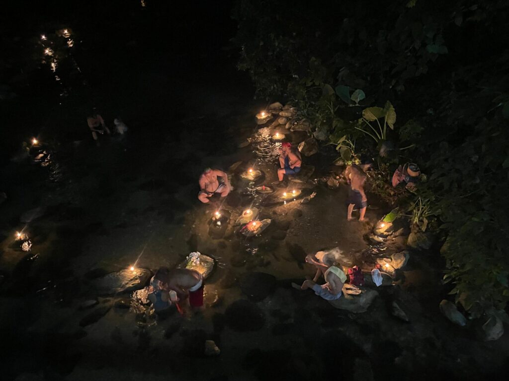 En el río se realizan trabajos espirituales