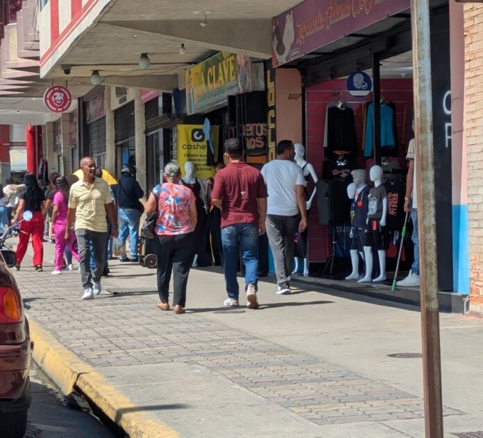 Empleados de diversos sectores aseguran que la cantidad, aunque ayuda, resulta insuficiente ante el acelerado costo de la vida en Venezuela.