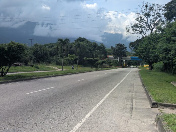 La vía se torna peligrosa tanto de día como de noche