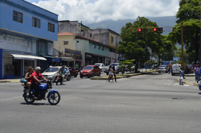 Los hampones recorren la zona comercial