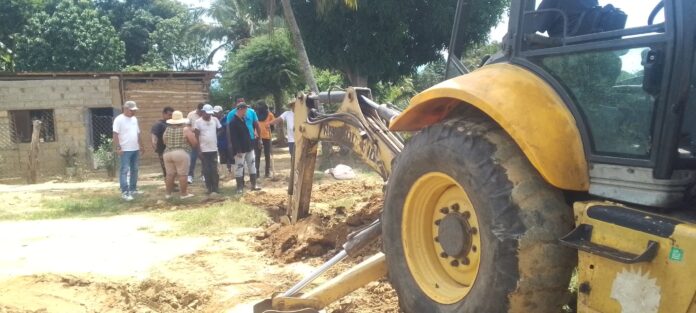 Fue trasladada al municipio una máquina retrexcavadora para culminar trabajos de aguas servidas y otros pendientes en Yumare